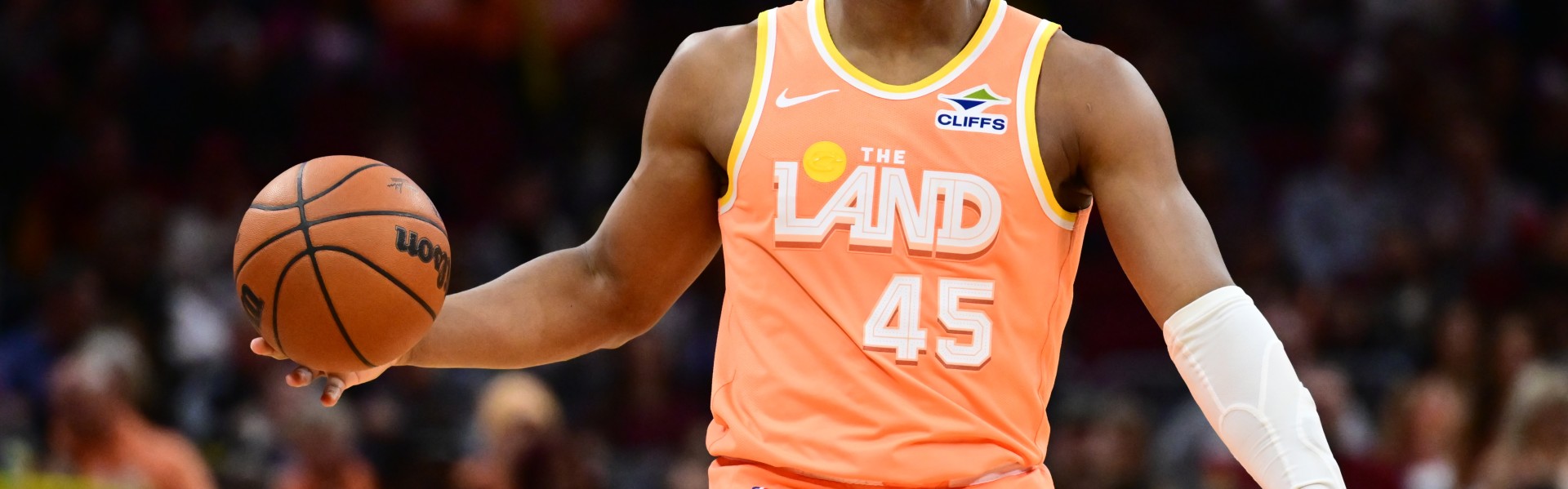 kaiyun安全登录-传射建功！米切尔第三节5中5独得12分3助 三节砍下24分7助